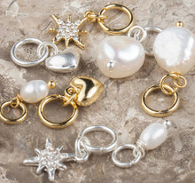 Load image into Gallery viewer, Amy Paperlink gold plated bracelet