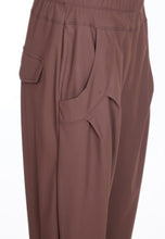 Load image into Gallery viewer, Cocoa Travel Fabric Cuff Trousers