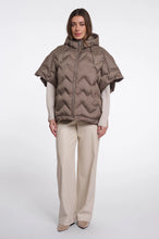 Load image into Gallery viewer, Hilary cape detachable hood