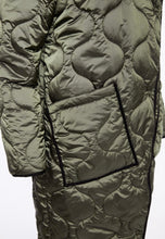 Load image into Gallery viewer, Quilted Queen Coat