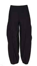 Load image into Gallery viewer, Black Shaped Trousers With Tucks At Front