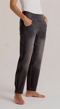 Load image into Gallery viewer, Rachell 3 - 700 Black Trousers