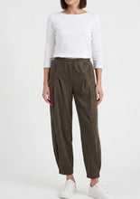 Load image into Gallery viewer, Rachell 2 - 680 khaki Cuff Trousers
