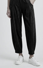 Load image into Gallery viewer, Rachell 2-680 Black Trousers