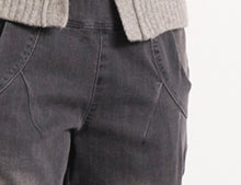 Load image into Gallery viewer, Rachell 3 - 700 Black Trousers