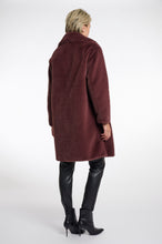 Load image into Gallery viewer, Geesje faux fur coat
