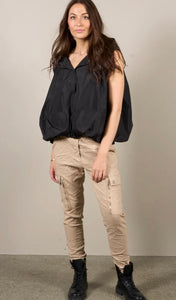 Vala Sleeveless jacket