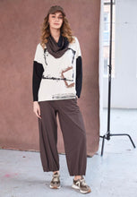 Load image into Gallery viewer, Two Tone Cocoa and Black Snood
