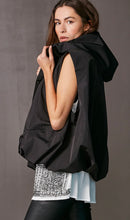 Load image into Gallery viewer, Vala Sleeveless jacket
