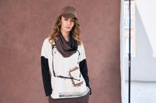 Load image into Gallery viewer, Two Tone Cocoa and Black Snood
