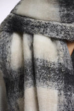 Load image into Gallery viewer, Hipke Mixed Grey Scarf
