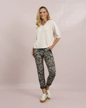 Load image into Gallery viewer, Winter white Jumper
