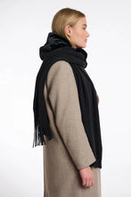 Load image into Gallery viewer, Black Vlien Faux Fur and knit Scarf

