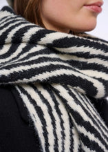 Load image into Gallery viewer, Catherina Zebra Scarf
