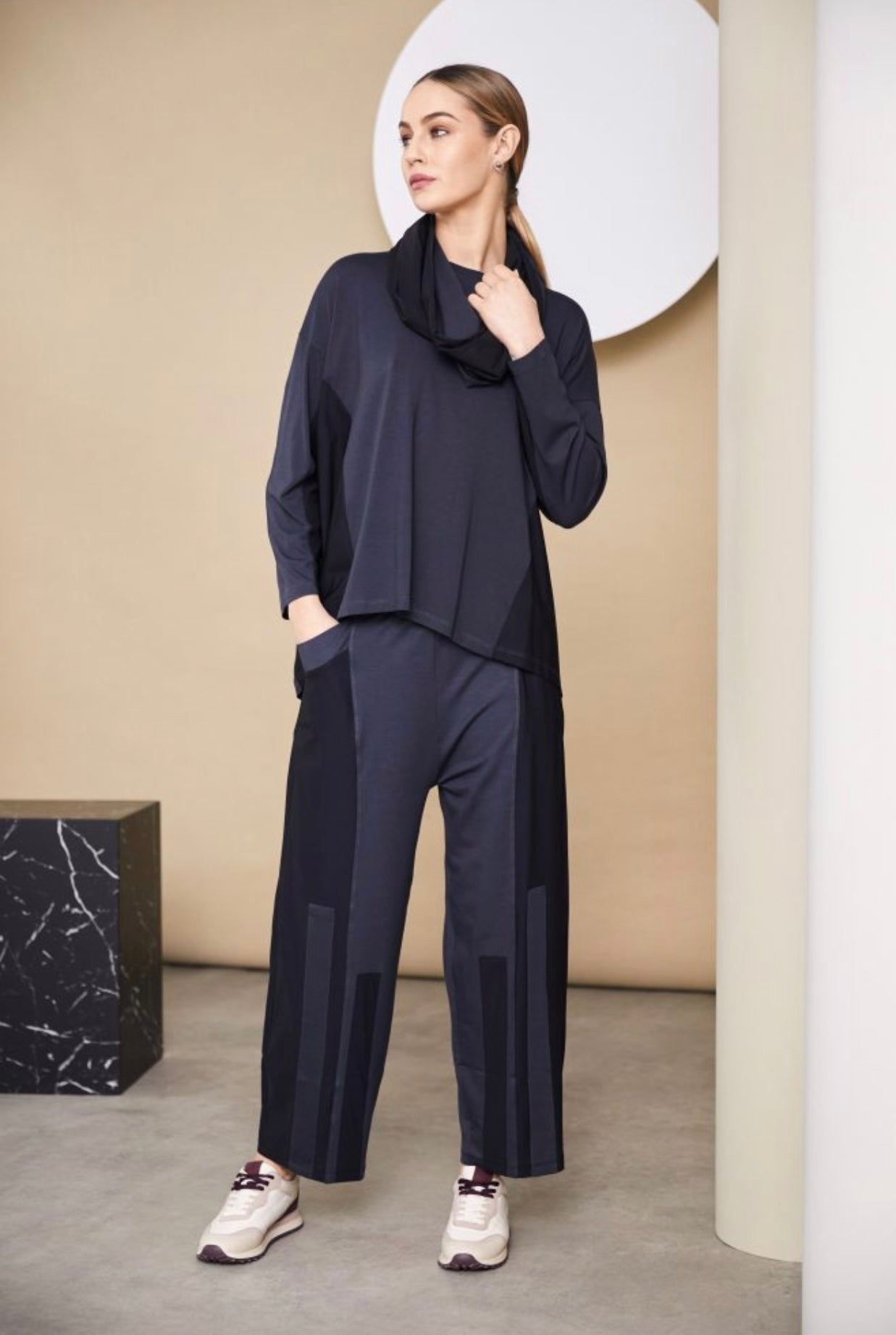 Wide leg intelligent twinning trouser