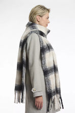 Load image into Gallery viewer, Hipke Mixed Grey Scarf
