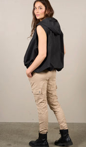 Vala Sleeveless jacket