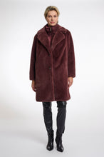 Load image into Gallery viewer, Geesje faux fur coat
