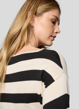Load image into Gallery viewer, Vintage Jumper

