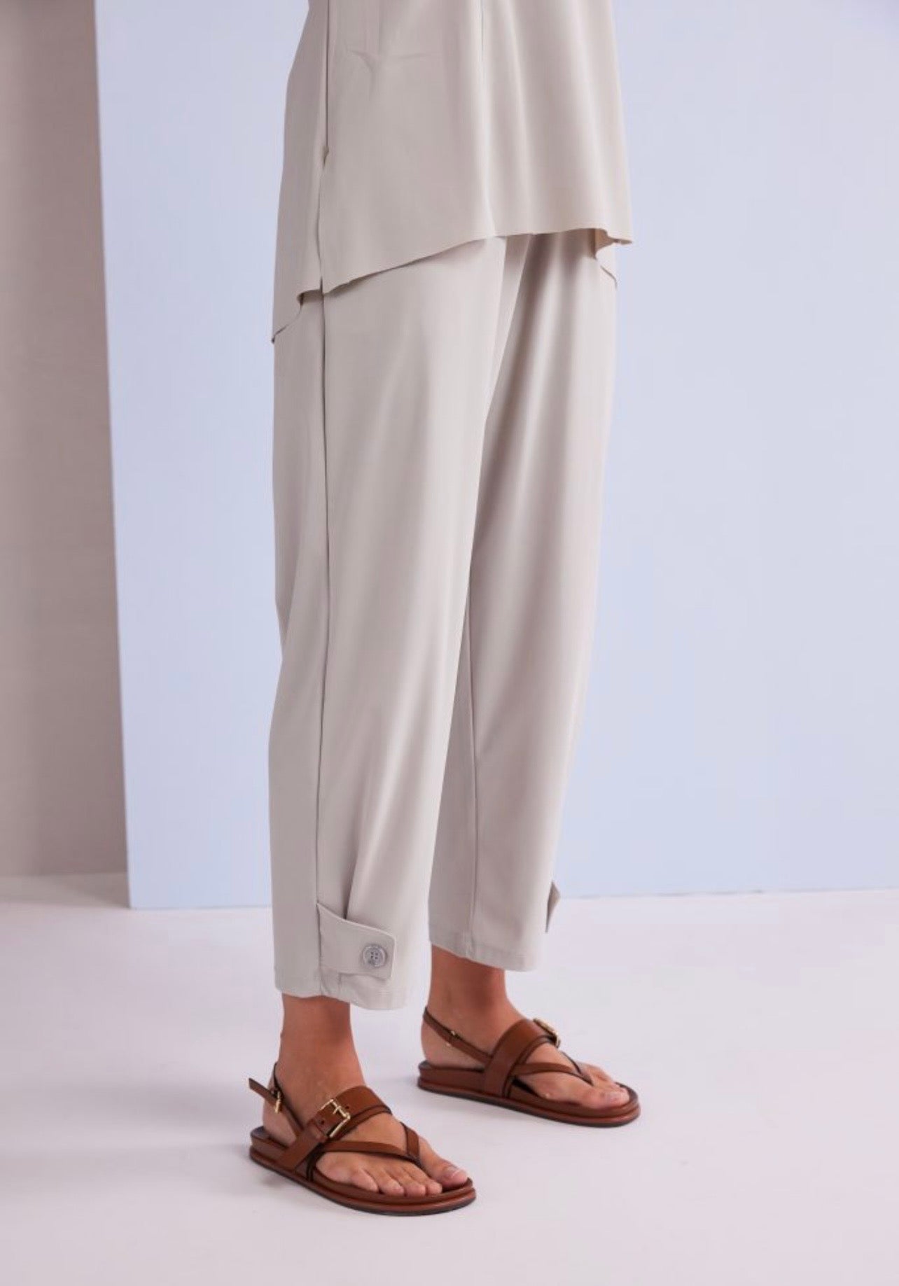 Naya Tapered Ash Travel Fabric Trousers – Ryan Design Boutique