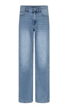 Load image into Gallery viewer, Claudette slanted seam light blue jean
