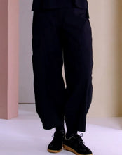 Load image into Gallery viewer, Black Shaped Trousers With Tucks At Front
