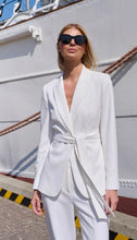 Load image into Gallery viewer, Feria White Blazer
