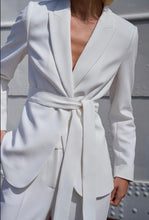 Load image into Gallery viewer, Feria White Blazer
