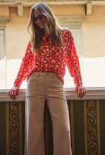 Load image into Gallery viewer, Chili Blouse raglan scarlet graphic
