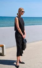 Load image into Gallery viewer, Feria Black Tunic Top
